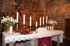 Altar_festlich_geschmueckt